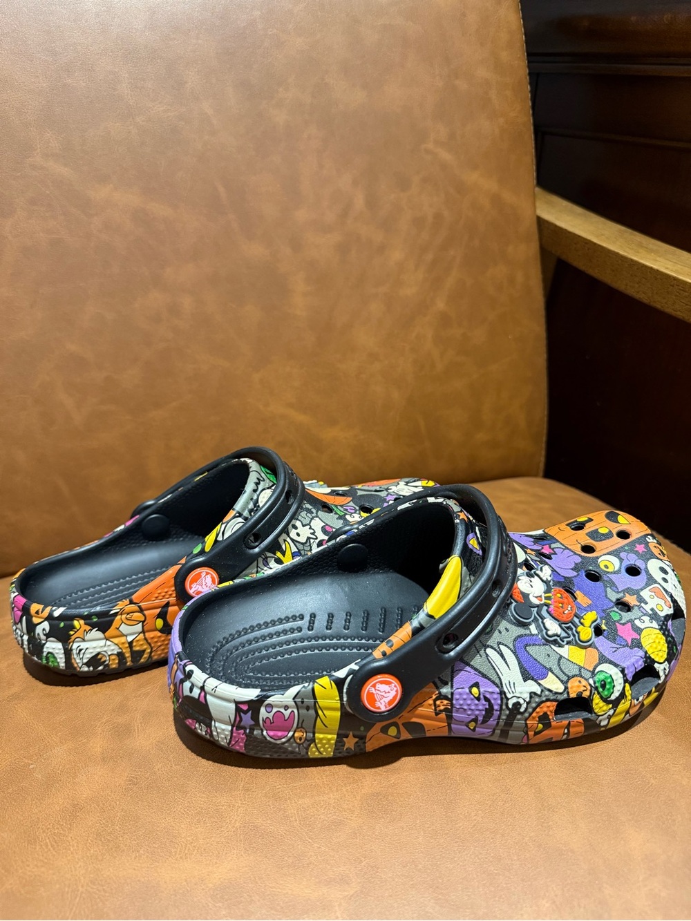 Disney Parks Exclusive CROCS X Disney 2022 Halloween Adult Clogs M4/W6 - NWOT - Picture 6 of 6